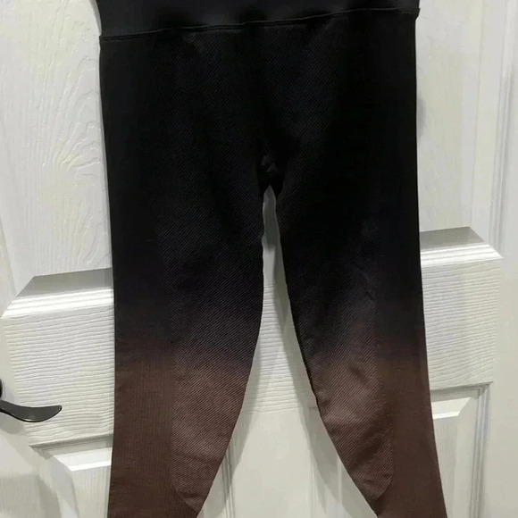 Victoria’s Secret Pink Active leggings Ombré with back inside phone pocket - Picture 8 of 11